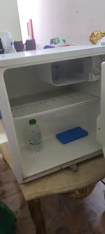 Small compact mini fridge - good working condition