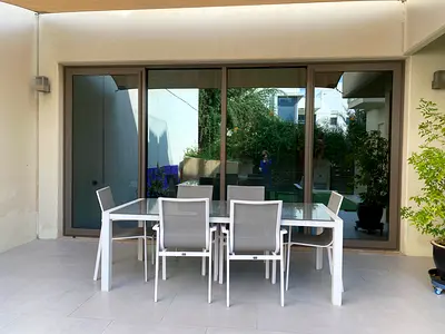 Outdoor table for 6ppl