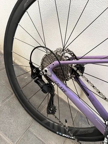 SIZE S road bike — Shimano 105  shifters, purple frame, aluminum frame and its mechanical