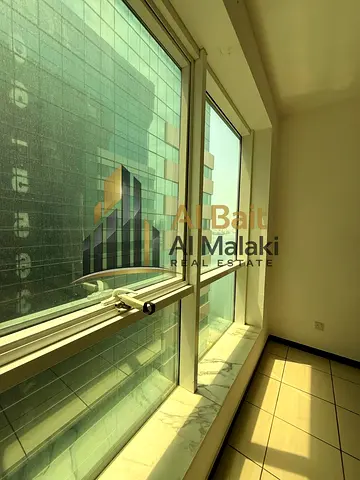 **شقة مميزة للإيجار | 3 غرف وصالة و3 حمامات مع باركن مجاني على 4 أو 6 دفعات**