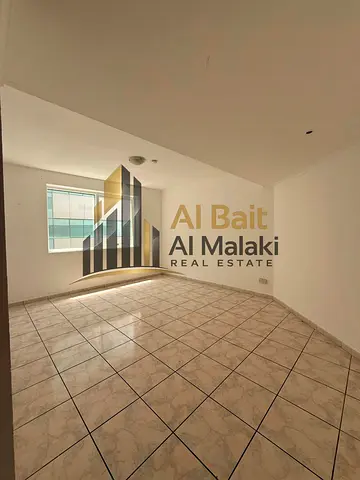 **Exceptional Apartment for Rent | 3 Bedrooms, Spacious Living Room, 3 Bathrooms, Free Parking, Fle