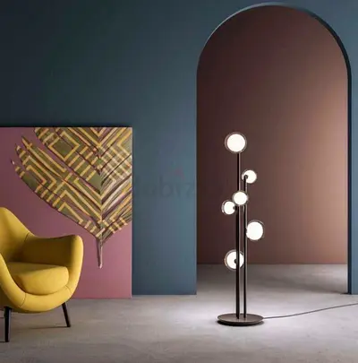 Modern multi-globe floor lamp in black metal — stylish standing light