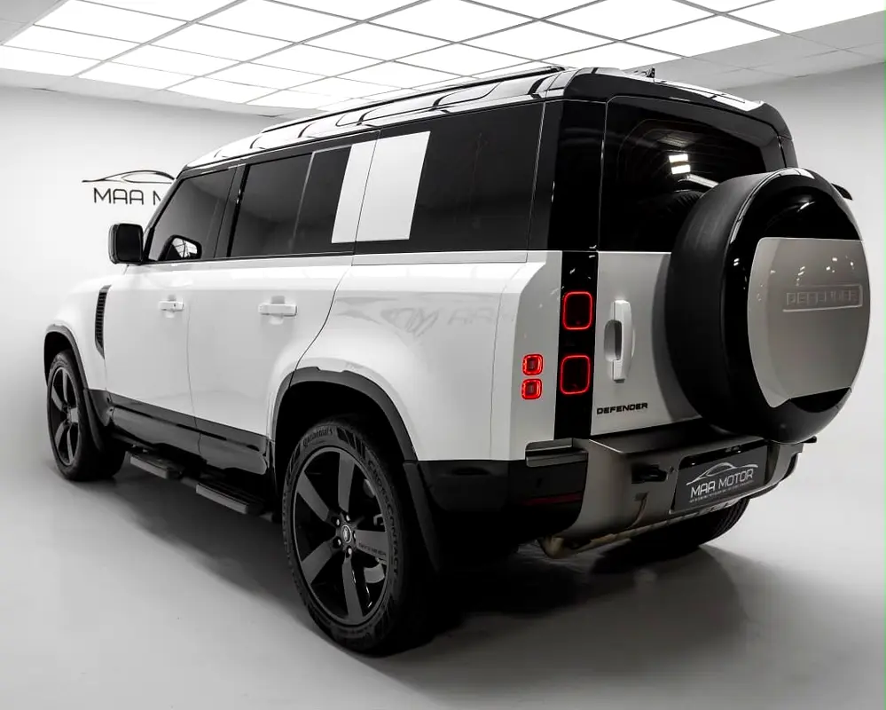 Land Rover Defender 2025