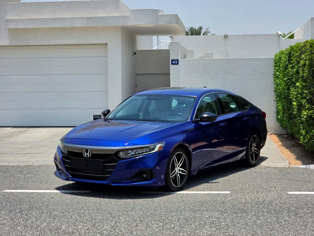 Honda Accord 2022 — photo 1 of 20