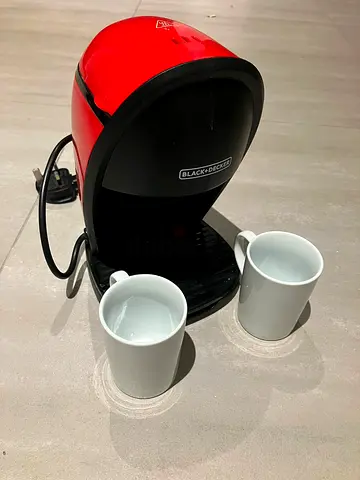 Black+Decker Single-Serve Coffee Machine (Red) with 2 Cups - Used
