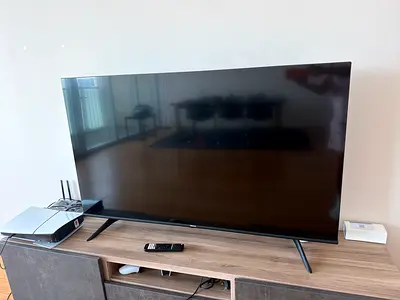 Hisense vida smart E 6 series 55-inch LED Smart TV in good condition with remote and stand