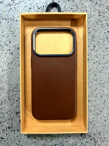 iPhone 17 Pro case - NOMAD Traditional Leather