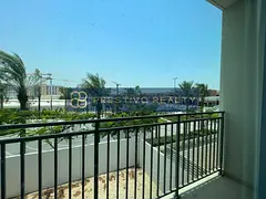 Spacious corner unit I Single row I Prime location I Best price