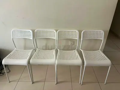 Set of 4 White Plastic Dining Chairs - Good Condition