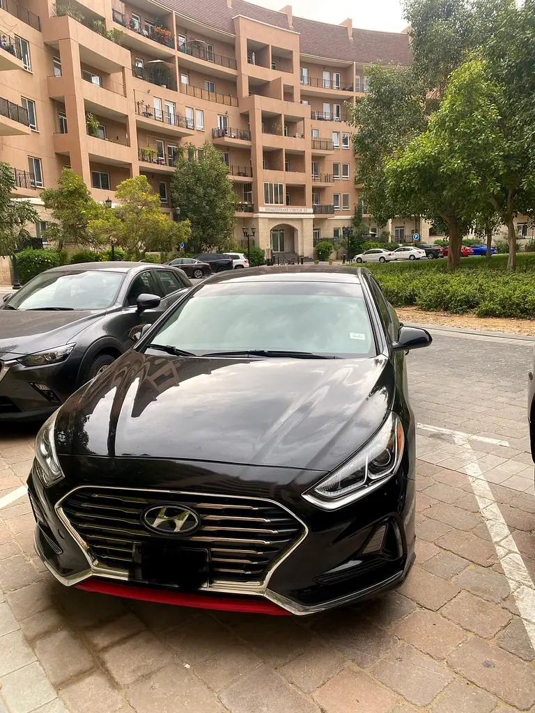 Hyundai Sonata 2018 — photo 1 of 2