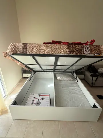 Modern White Storage Bed, mattress with storage with two side dressers. Size 180x200