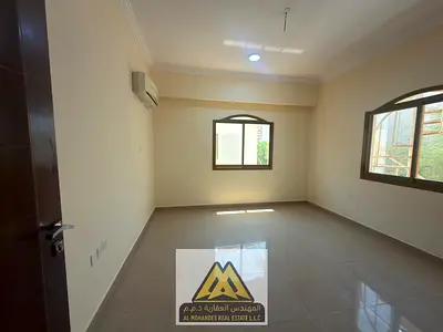 فرصة مميزة للإيجار في موقع استراتيجي في المويهات 1، بالقرب من شارع الشيخ عمار، مناسبة للاستخدام التجاري أو السكني التجاري، مع مساحة واسعة وتصميم عملي