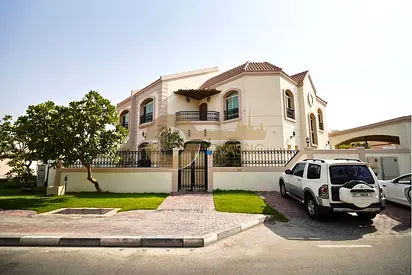 SPACIOUS 4BR + MAID | SHARED POOL | NEAR BEACH