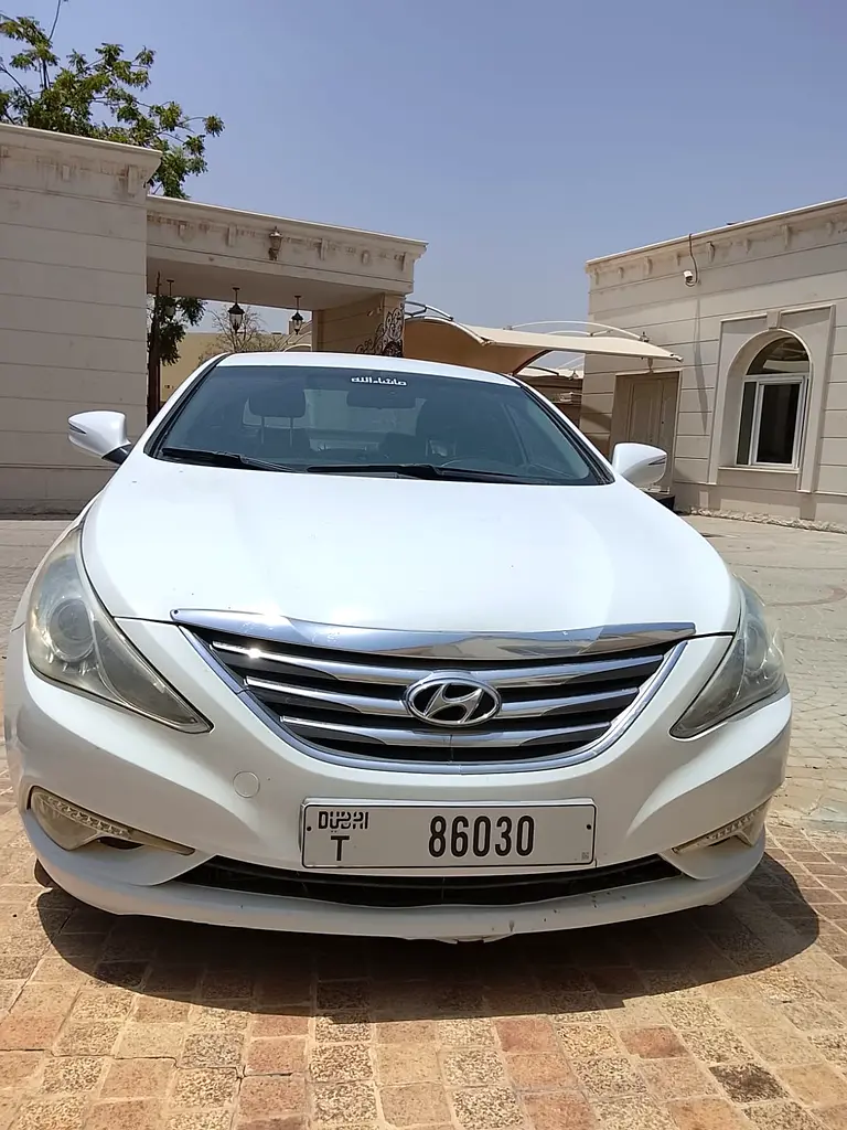 Hyundai Sonata 2013 — photo 1 of 10