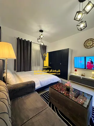 فرصة ذهبية أفخم استوديو مفروش بالكامل للإيجار الشهري شامل الفواتير والانترنت  في الجرف 2  – عجمان ✨