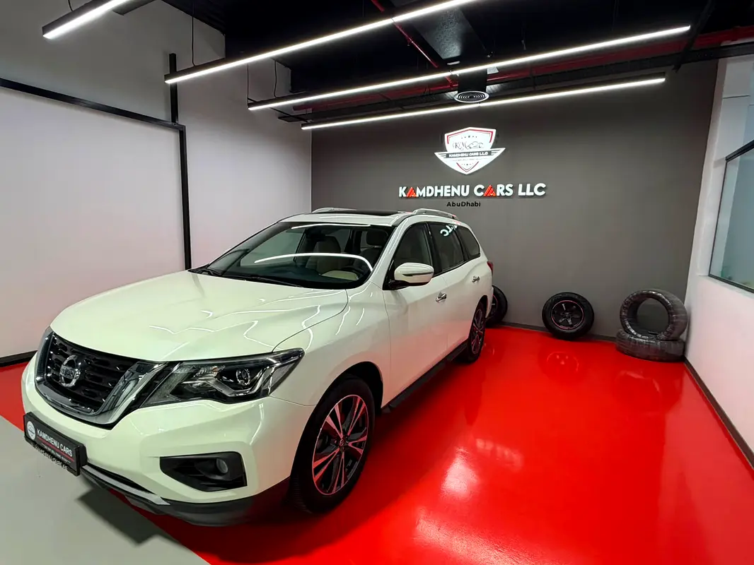Nissan Pathfinder 2020 — photo 1 of 13