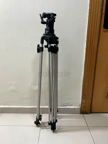 Tripod for sale Sacthler leg and Manfrotto head minimum price no spreader