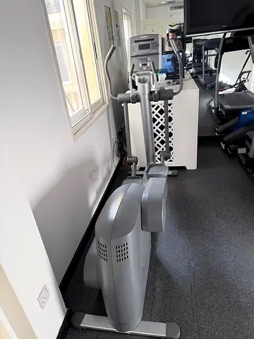 Elliptical cross trainer - sturdy home gym machine