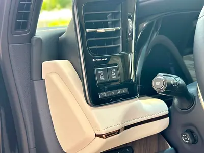 صورة 18 لـ 2025 Lexus LM-SERIES