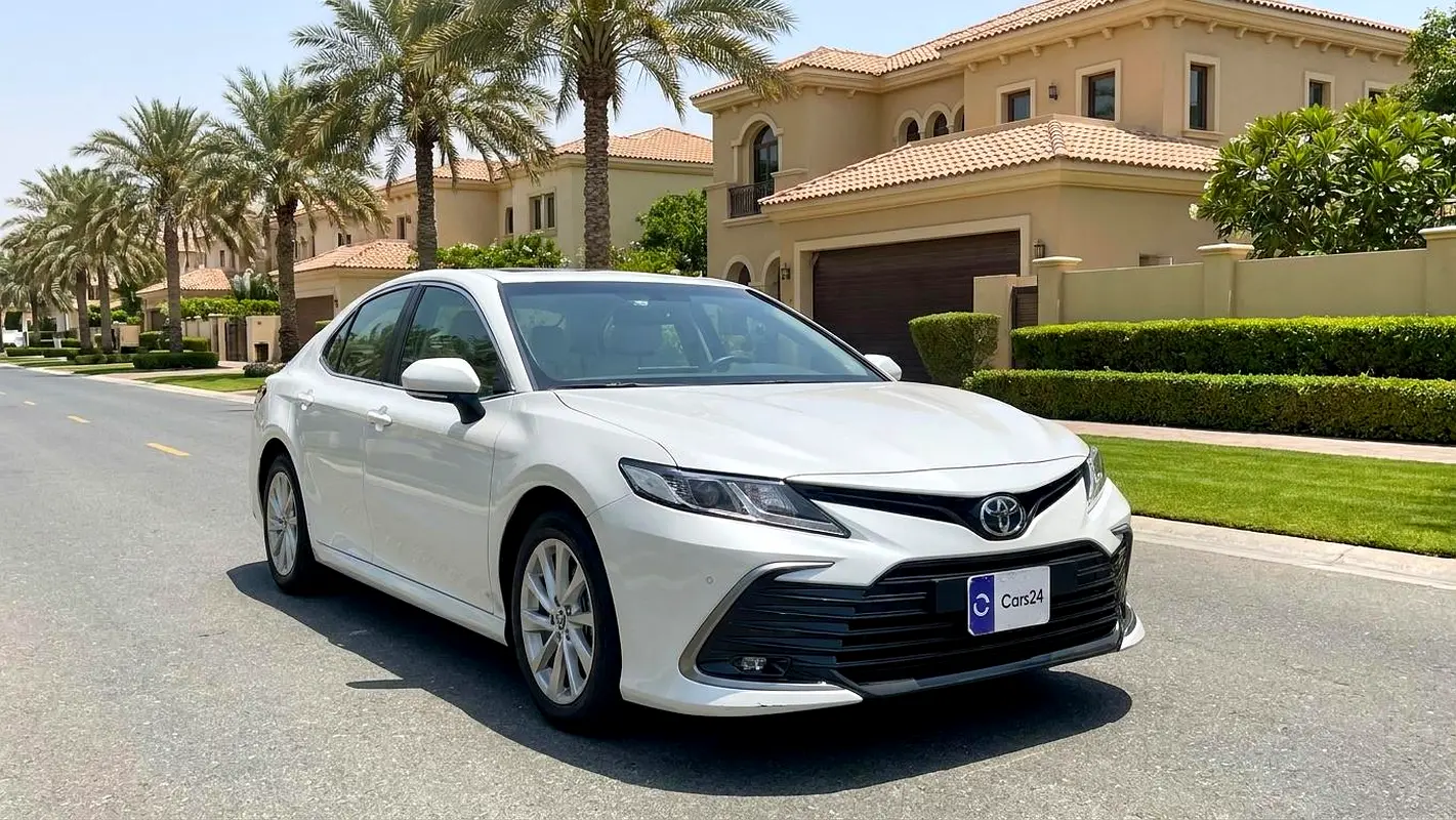 Toyota Camry 2023 — photo 1 of 13