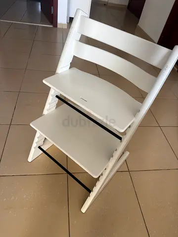 White adjustable wooden high chair (like Stokke Tripp Trapp) - good condition