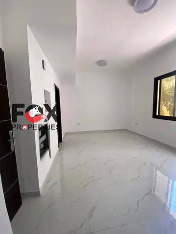 استوديو بمساحة ممتازة للايجار السنوي | اول ساكن \ بناية جديدة | مطبخ منفصل | موقع مميز جدا | قريب من الكورنيش و المرافق الحيوية