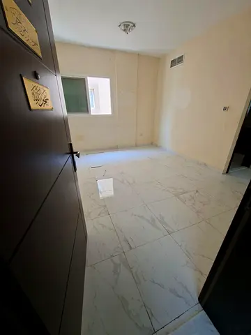 \1 Bedroom Hall for annual rent in Al Qulaya, Sharjah. Central AC and gas, spacious layout, AED 28,000 yearly. Payment in 4 or 6 installments. Call 05