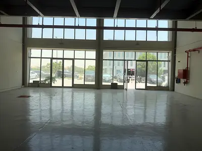NO AGENT | SHOWROOM | MULTIPLE PARKINGS | 64KW