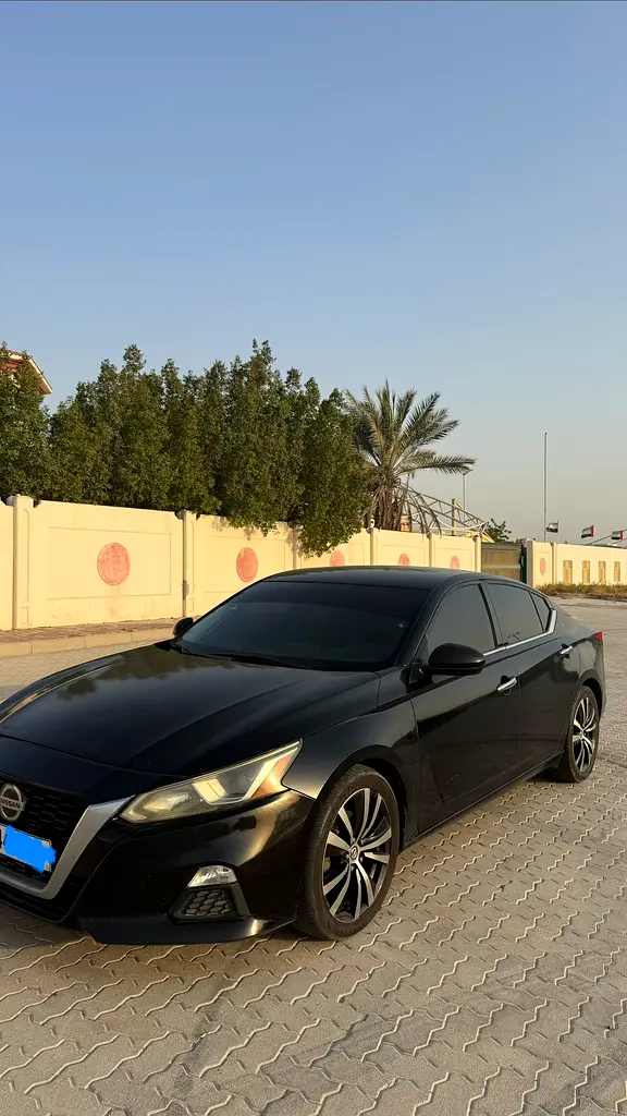 Nissan Altima 2019 — photo 1 of 6