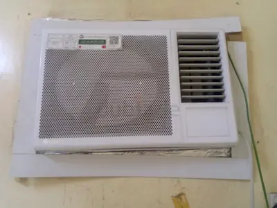 Window air conditioner for sale 2 ton Gree almost new unit