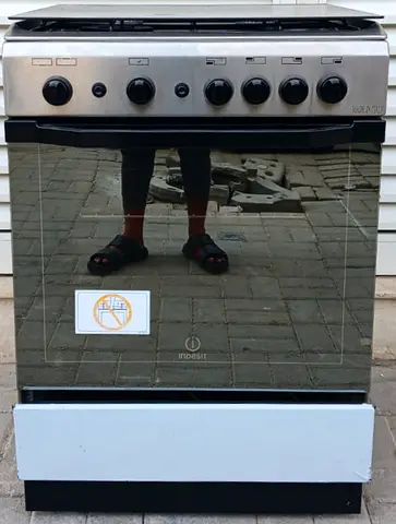 Indesit gas cooker with 4burners 60x60cm