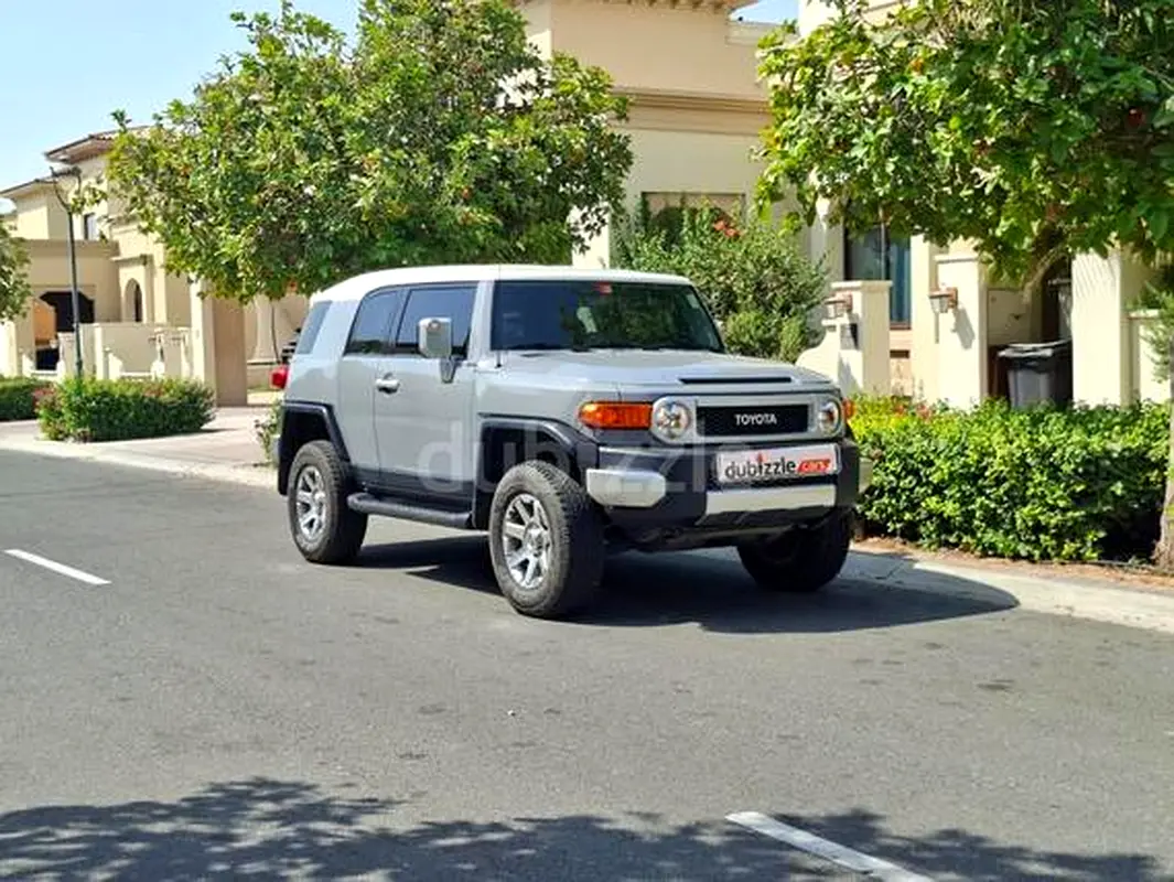 Toyota FJ Cruiser 2021 — photo 1 of 14