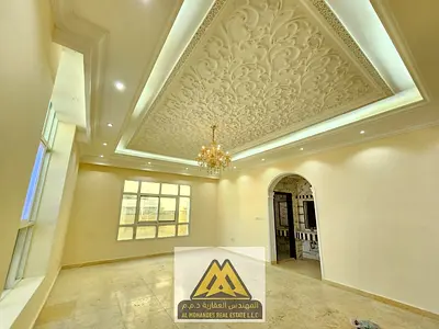 تتميز بمساحات كبيرة جدًا وتصميم مناسب للسكن العائلي أو الاستخدام التجاري، في موقع حيوي قريب من جميع الخدمات وسهل الوصول إلى الطرق الرئيسية.
