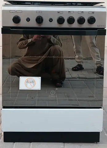 60x60cm with 4burners Indesit gas cooker for sale