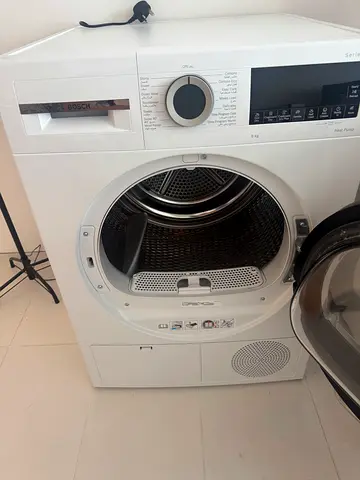 Bosch Serie 4 Freestanding 9 Kg Front White front-load tumble dryer in good working condition.