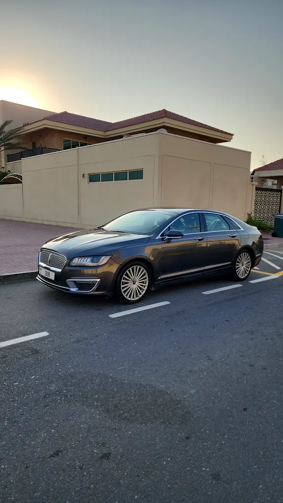 Lincoln MKZ 2017 — photo 1 of 7