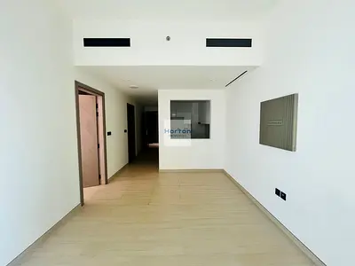 COMMUNITY VIEW I UNFURNISHED I VACANT