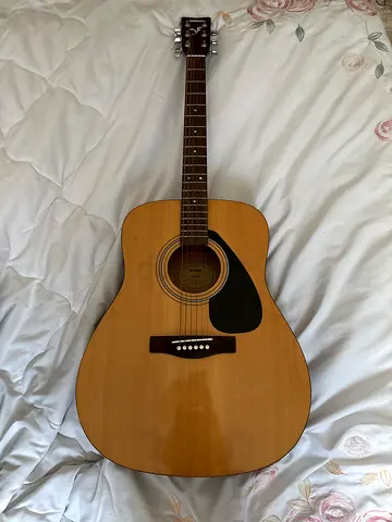 Used Yamaha Acoustic Guitar - Full Size, Natural Finish