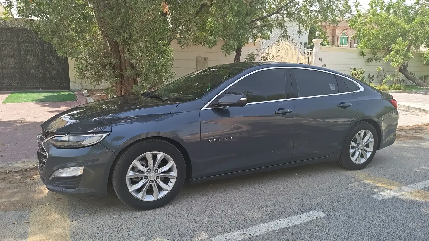 Chevrolet Malibu 2019 — photo 1 of 14