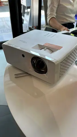5 Optoma ZH462 in perfect condition