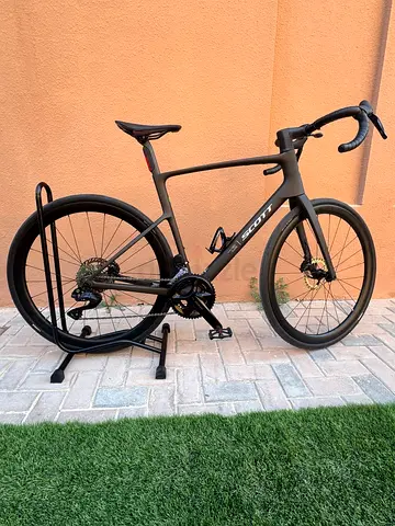 Road Bike — Drop Handlebar Trainer-Ready Bicycle (Good Condition)