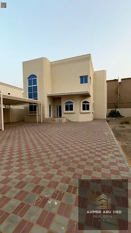 فيلا أول ساكن 4 غرف ماستر للإيجار في الرقايب | مجلس وصالة | مساحة 8,800 قدم | 130 ألف