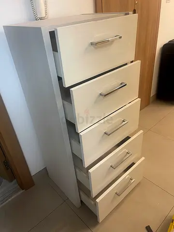 Chest of drawers