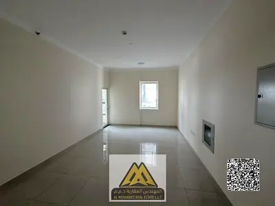 شقة غرفة وصالة للإيجار السنوي في الجرف 2 – عجمان | برج مميز على شارع الشيخ عمار + بلكونة + مساحة واسعة + باركن مجاني