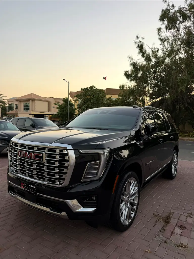 GMC Yukon 2025 — photo 1 of 9