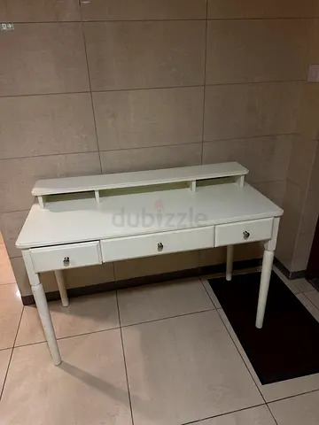 IKEA TYSSEDAL Dressing Table / Desk - Excellent Condition | طاولة تسريحة / مكتب إيكيا TYSSEDAL بحالة