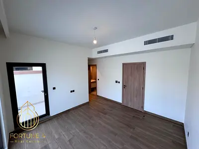 Semi-Furnished| Single Row| Premium Finishes