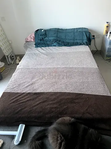 120x200 cm mattress with bed frame with charging. Used 2 months