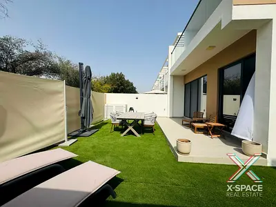 |Single Row |Near Park I Corner Unit I