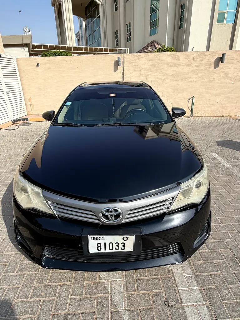 Toyota Camry 2012 — photo 1 of 8